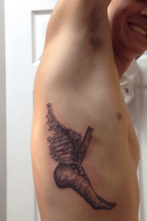 I have this winged foot on both my left and right ribs.