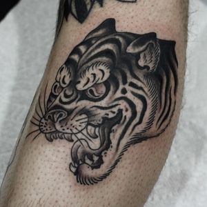 Tattoo by Franco Maldonado #FrancoMaldonado #Awesometattoos #besttattoos #tattoodoapp #appartists #trendingtattoos #toptattoos #tattoodoappartists #blackandgrey #japanese #tiger #cat #junglecat