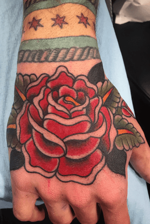 Rose hand job ! Make sure to follow me on instsgram for the latest posts ! Search -  Wiszowaty_tattoos ! ! #roses #handtattoo #traditional #oldschool #vintage 
