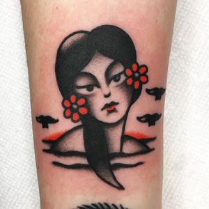 Tattoo by Jason Ochoa #JasonOchoa #Awesometattoos #besttattoos #tattoodoapp #appartists #trendingtattoos #toptattoos #tattoodoappartists #ladyhead #traditional #flower #bird #ocean
