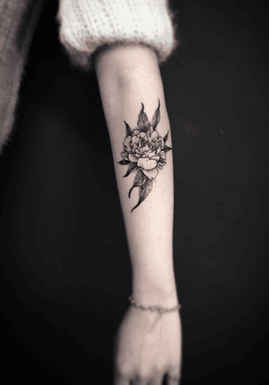 Dark peony 🖤🖤🖤          #peony #flower #tattoo #tattoos #blackwork #darkart #Montpellier 