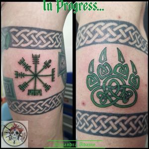 A compass and a bear print to complete this celtic bracelet. In progress... 🧭🐾🧭🐾🧭🐾🧭🐾🧭🐾🧭🐾 #tattoo #tatuaje #tatouage #celtictattoo #tatuajeceltico #tatouageceltique #bracelettattoo #tatuajepulsera #tatouagebracelet #celtique #celtic #celtico #ferneyvoltaire #tattooferneyvoltaire #tattoodo #tattoolover #tattoolovers