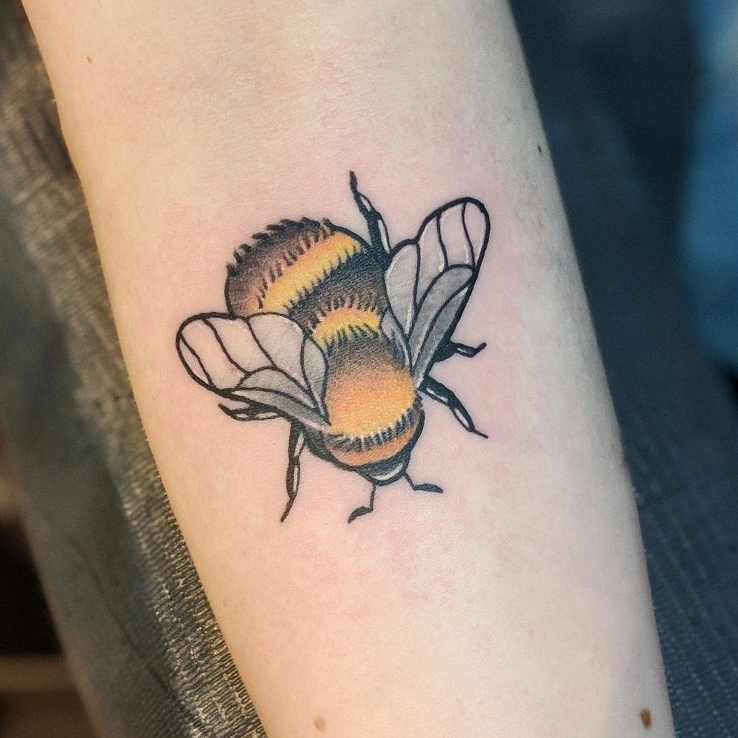 Neotraditional bee by Jamie Lee  Killer Ink Tattoo  Facebook