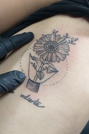 Zaira Sunflower#sunflowertattoo #tattoo #minimaltattoo #puravida 