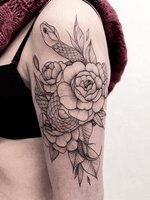 #tattooartist#ink#black#blackwork#peony#floral#flower#snake#blackink#linework#dotwork#graphic 
