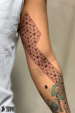 GEOMETRIK ARM i really enjoyed that work! TO BE CONTINUED #geometrictattoo #geometric #Black #blackwork #tattooartist #fineline 