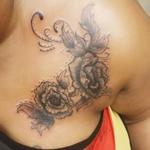 Black&Gray flower tattoo done by:H @hdc1tattoos_an_designs #tattoos #baltimoreartist #baltimoreink 