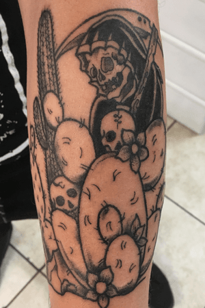 Started working on a new project on Austin since I filled his other arm with color we decided to do this sleeve with all black / grey bold tats. So here’s the start death by CactiDone using SolidInk grey wash set #solidink #meekBtattoos #sandiego #california #trad #traditional #traditionaltattoo #death #reaper #cactus #cacti #dessert #guyswithtattoos #BoldTattoos #life #hivecaps #fkirons #neotraditional #neotraditionaltattoo