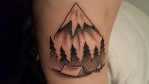 Super stoked with my walk-in #mountains #trees #camping #mountaintattoo #treetattoo #campfire 