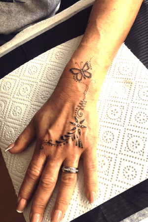 tattoo#hand#fingertattoo#blackandgrey#tattooartist#Nenad