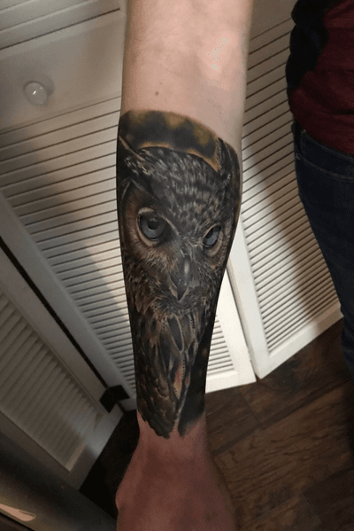 An owl cover-up on the forearm. #owltattoo #forearmtattoos #coverup #colortattoos #realistic #animal #bird 