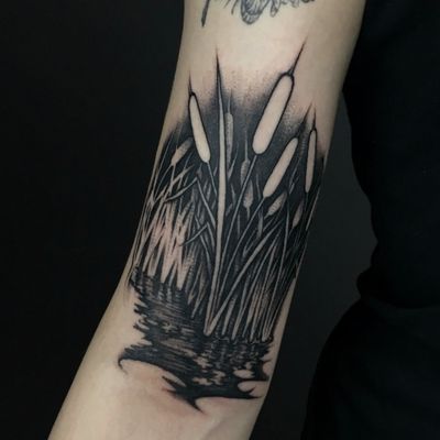 1st work in Toronto, Cattails in spooky swamp for J**** #customtattoo #guestspot #toronto #canada #tattoo #tattoodesign #art #tattooer #tattooist #paixletattooer #berlin #berlintattooers #blackwork #blacktattoo #blackouttattoo #botanicaltattoo #cattail #swamp #cattailtattoo #video #details