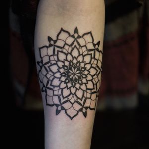 #tattoo #tattooartist #inkedfollowers #inked  #mandala #mandaldesign #mandalatattoos  #tattoos #dovme #dailytattoo #art #artist #tattooworkers #tattoolove #tattoosocial #tattoostyle #tattoolovers #tattooed #artist #tatts #tatuagem #tatuage #tats #inkedgirls #ink #btattooing #blackwork #blackworkers
