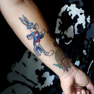 #tattoo #tattooartist #inkedfollowers #inked #bugsbunny #cartoontattoos #comicstattoo #dovme #dailytattoo #art #artist #blacktattooing #btattooing #tattooworkers #tattoolove #tattoosocial #tattoostyle #tattoolovers #tattooed #tatts #tatuagem #tatuage