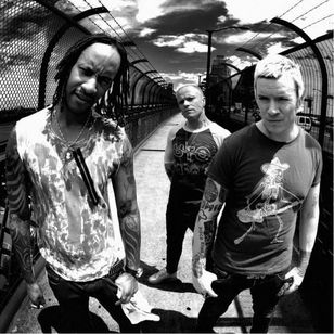Maxim, Keith Flint y Liam Howlett de The Prodigy #KeithFlint #TheProdigy #RIP #music #electronica #acidhouse #techno