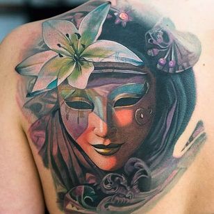 Tatuaje de Al Minz #AlMinz #venetianmask #venetianmasktattoo #mardigras #carnival #brazil #neworleans #italy # 2019 #masktattoo #mask #color