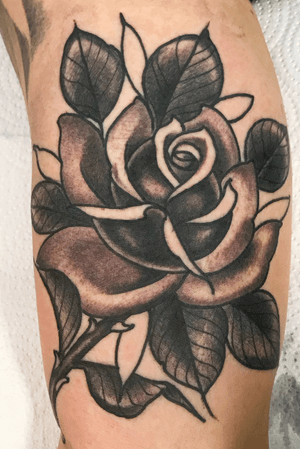rosa #rose #rosetattoo #tattoo #tattooartist #blackandgrey #traditionalblackwork #traditional 
