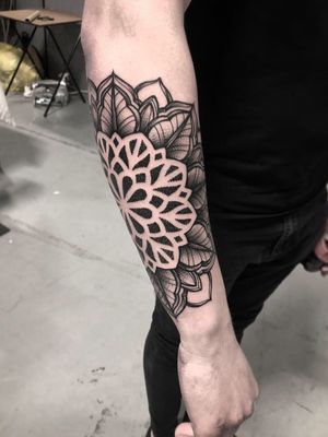 Another angle of the show piece 📸 blackwork dotwork geometric mandala linework 