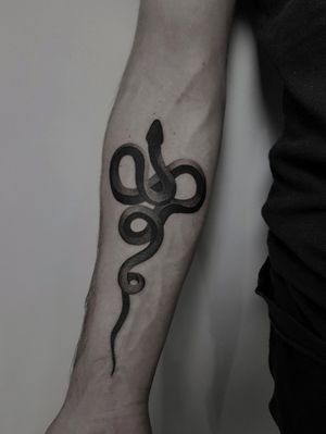#snake #tattoo #armtattoo #snaketattoo #blackwork #tattooidea 
