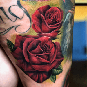 Roses on thigh #roses #colorrealism #realism #rose 