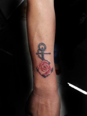 Anchor with rose in color 