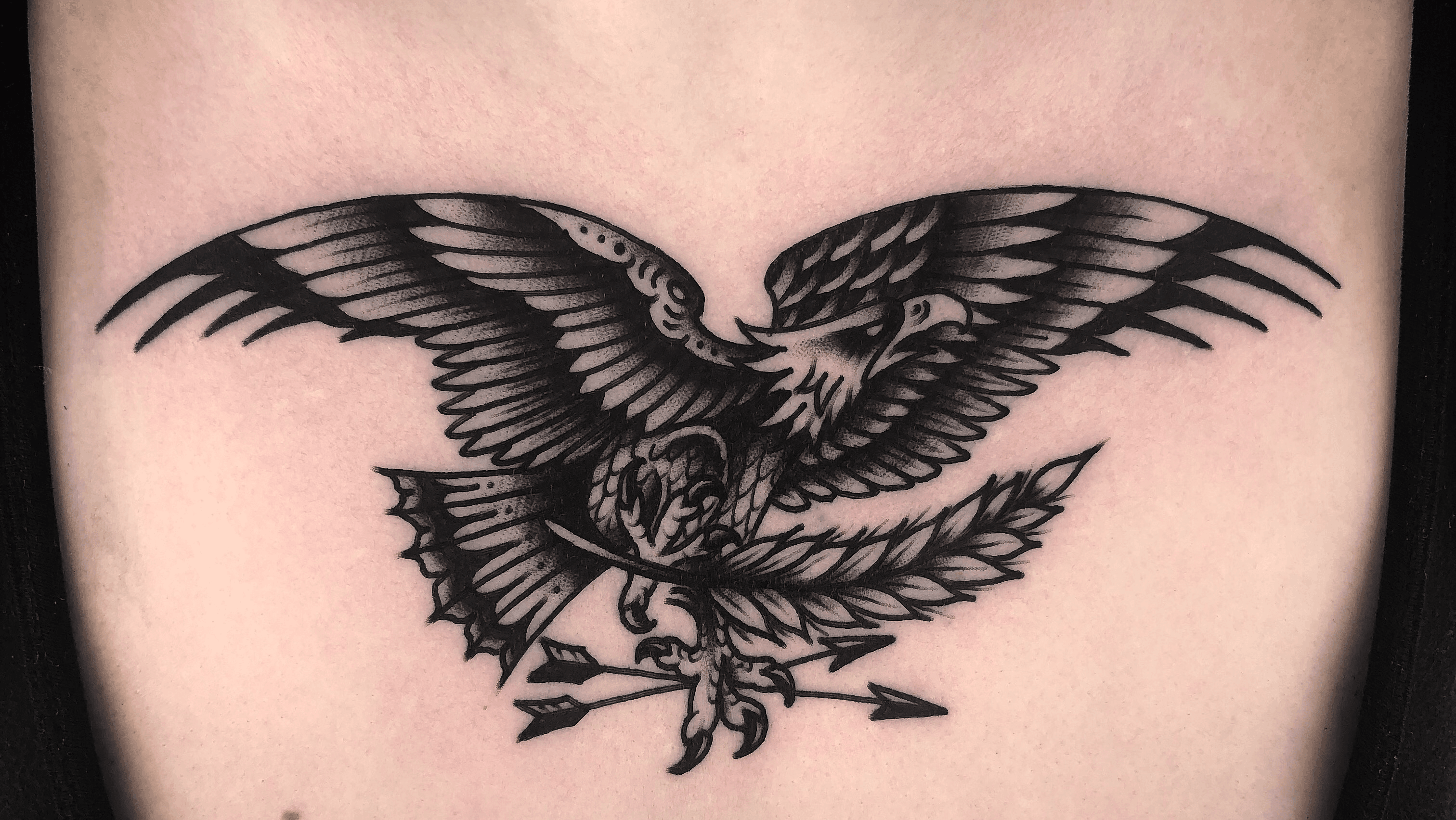 Black Dot Tattoo, орёл