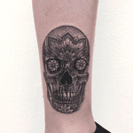 #photooftheday #tattoo #tatouage #skull #candyskull #sugrskull #skullmandala #candyskullmandala #candyskulltattoo #sugarskulltattoo #mandala #cranemandala #dot #dots #dottattoo #petitspoints #stippletattoo #realistic #realistictattoo #blackandgreytattoo #lausanne #tattoolausanne #lausannetattoo #lespetitspointsdefanny 