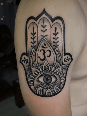 ▪️ Hamsa Hand @ghozktattoo @tattoovietnam @worldfamousink @nhatrangtattoo #tattoomen #inkedboys #inkedgirl #tatuaje #bestoftheday #tattooartist #tattoomodel #tattoo #colortattoo #legtattoo #realistictattoo #artistic #ink #inked #art #blackwork #worldfamousinkinktattoo #tattoofest #kwadron #fkirons #kwadronneedles #tattoo #tattoos #tattooed #tattooart #tattooing #art #thebesttattoopage #tattoof #tattooinkspiration #vietnam