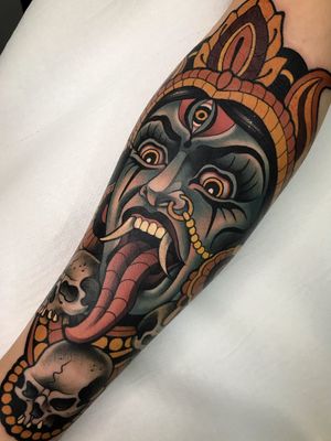 Tattoo by Alvaro Alonso BCN #alvaroalonso #Kalitattoos #kalithedestroyer #goddessKali #Hindu #HinduGoddess #deity #thirdeye #color #neotraditional #skull death #crown