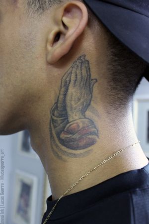 Cover up 1 year healedCobertura com um ano de cicatrizada---------------------------------------------------------------------#tattoo #tatuagem #tatuador #arte #tatuagemrealista #inked #blackandgrey #chicano #lettering #blackangreytattoo #realismtattoo #saopaulo #tatuagemrealismo #lucasguerraart #lucasguerratattoo---------------------------------------------------------------------
