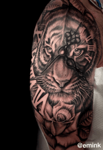 🐅 Tiger by @emink_tattoo Don at @officinatattoomilano Info & Booking: eminktattoo@Gmail.com . Prossime date per Milano : aprile/maggio . #eminktattoostudio #eminktattoo #emink #milanotattoo #officinatattoomilano #officinatattoo #tattooworld #lion #tiger #tigertattoos #tigertattoo #clocktattoo #clock #dolarrose #realistictattoo #tattoovideo #chicanotattoo #chicanoart #chicano #blackandgray #blcakandgreytattoo #flowers #rise #rosetattoo #roserosse #flowertattoo #vicenza #vicenzatattoo #vicenzatattoostudio