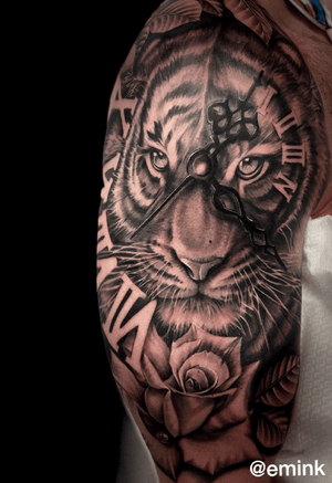🐅 Tiger by @emink_tattoo Don at @officinatattoomilano Info & Booking: eminktattoo@Gmail.com . Prossime date per Milano : aprile/maggio . #eminktattoostudio #eminktattoo #emink #milanotattoo #officinatattoomilano #officinatattoo #tattooworld #lion #tiger #tigertattoos #tigertattoo #clocktattoo #clock #dolarrose #realistictattoo #tattoovideo #chicanotattoo #chicanoart #chicano #blackandgray #blcakandgreytattoo #flowers #rise #rosetattoo #roserosse #flowertattoo #vicenza #vicenzatattoo #vicenzatattoostudio