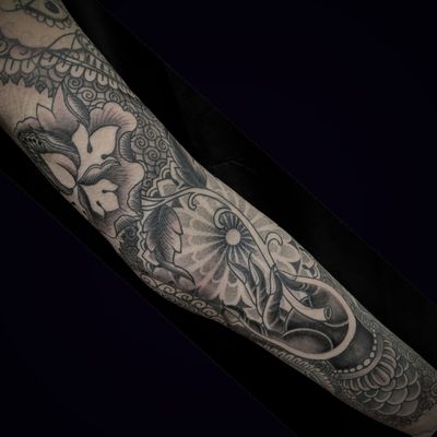 Full sleeve in progress #fullsleevetattoo #obitattoo #ornamentaltattoo #dotworktattoo #lineworktattoo #mudra #lotus #mannheimtattoo #mannheim #mandalatattoo #blackandgreytattoo #ludwigshafen #ludwigshafentattoo #karlsruhetattoo #geometrictattoo #germanytattoo #germany🇩🇪 #kolkatatattoo #stockholminkbash #prisonink #nepaltattooconvention #alchemytattooexpo #bolognatattooexpo #Tattoodo #tattooofday 