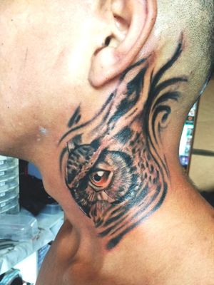 Búho en el cuello #la_casa#Dagón_Tattoo_StudioCBBA-BOLIVIA 