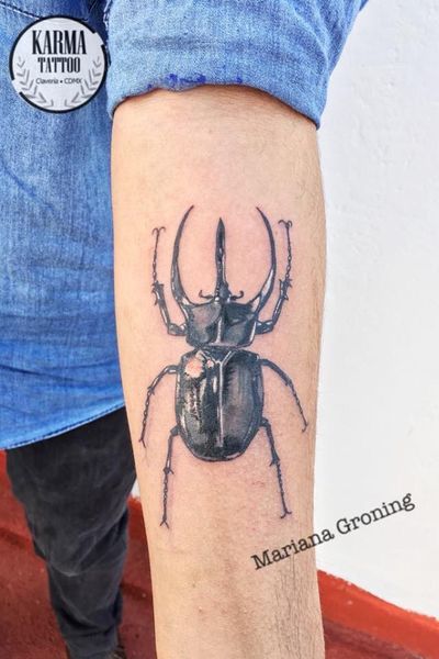 Somos un estudio privado de tatuajes en la Ciudad de México. Nos especializamos en tatuajes a la medida. Si buscas un tatuaje con la mejor calidad, sin que te cueste un ojo de la cara, contáctanos por medio de nuestro sitio web: www.karmainkcollective.com #tattoo #tatuaje #mexicocity #cdmx #claveria #marianagroning #ginazajec #karmatattoo #karmatattoomx #blackwork #tatuajemexico #tatuadora #mexicana #tatuadoramexicana #realism #realistictattoo #realistictattoos #beetletattoo #beetle #escarabajotattoo #greywash 