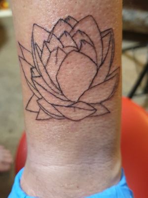 Preliminary line work done. Next will be adding colour #lotusflower #lotustattoo #linework #floraltattoo #sacredchaosink 