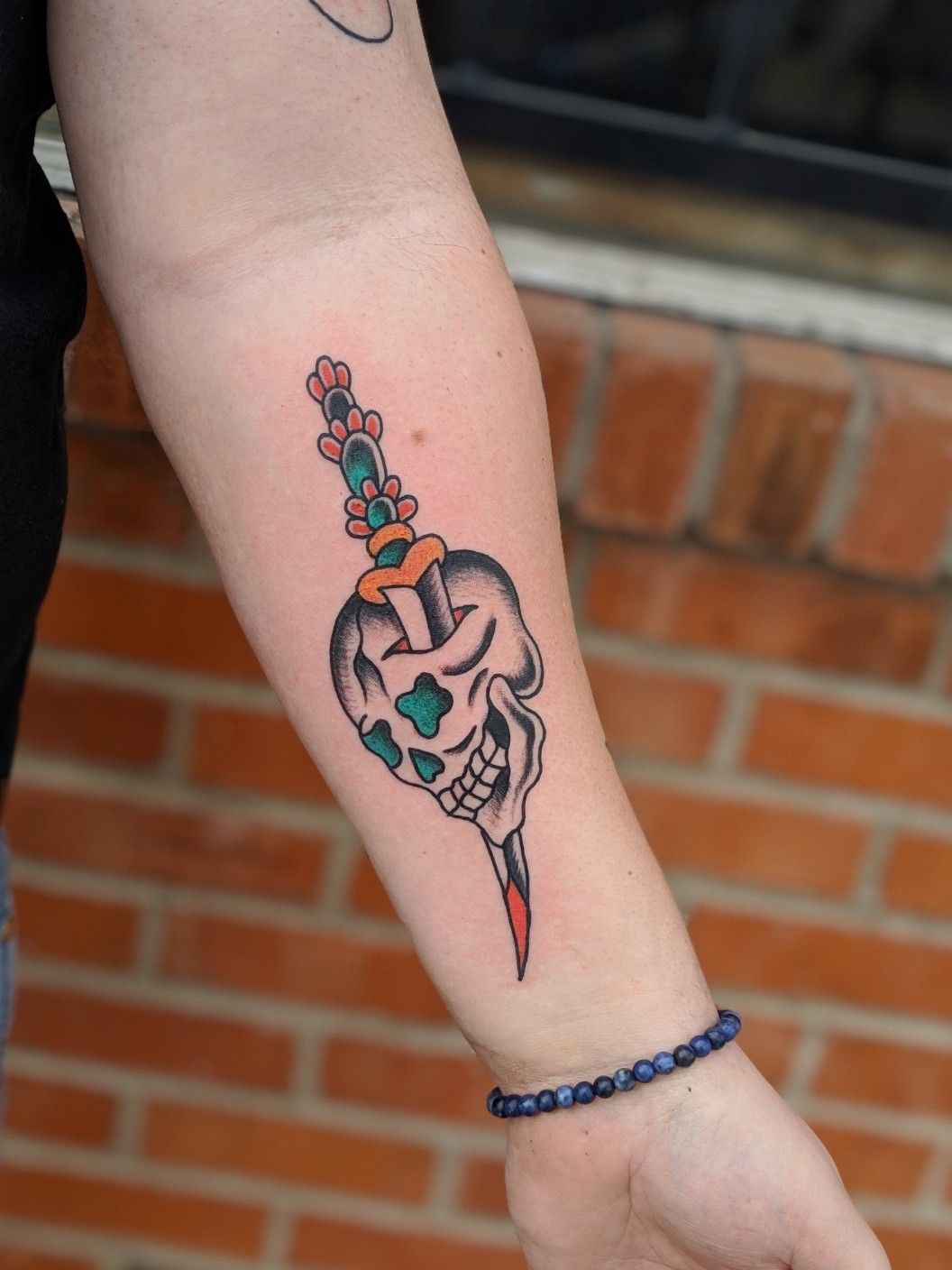 traditional skull and dagger