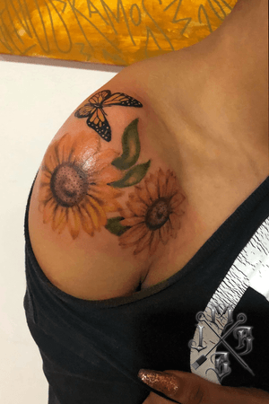 #sunflower #butterfly #color #colorful #realism #realistic #ink #inked #tattooartist #tattooart 