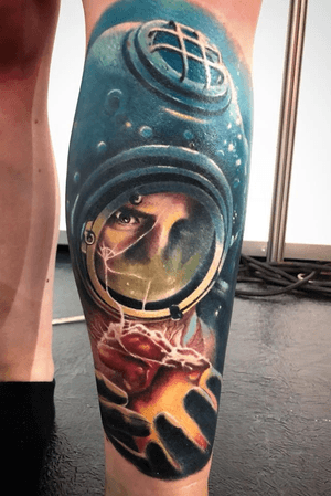 Scaphandrier !  Done by Louis Vicedo Dones      Atelier 22 tattoo , sponsored by Shadink tattoo ink #tattooart #colorful #realism #legtattoo 
