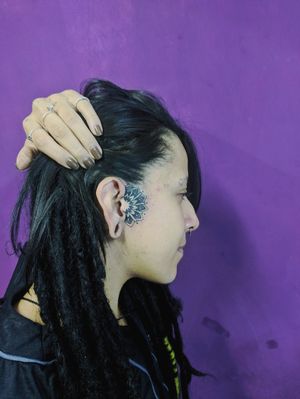 Aquele "detalhe" a mais na queria KarolDia de mudar o cabelo e fazer mais uma tattoo#tattooart #mandalatattoo #mandalas