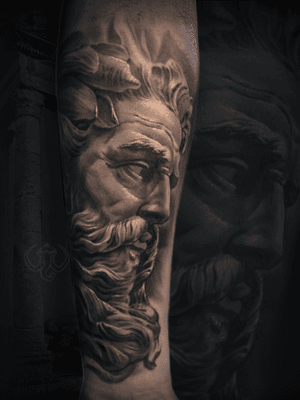 #madmamont #blackandgrey #realism #realistic #sculpture #zeus #Poseidon #god #old #art #greek 