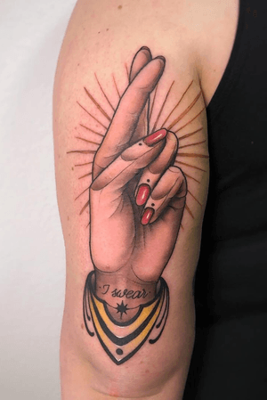• I swear🤞🏼🖤 thank you! • #iswear #hand #woman #color #tat #tattoo #ink #neotrad #girlswithtattoos #balmtattoo #inked #sketch #drawing #illustration #neotraditional #ladytattooers #ntgallery #germantattooers #neotradeu #tattoos #riagoldtattoo @ladytattooers @balmtattoogermany @germantattooers @d_world_of_ink @neotraditionaltattooers @tattoosnob @neotraditional_world @nxt.lvl.tattoo @neotraditionaleurope @skinart_mag @feelfarbig @finest_tattoo_collection @tradtattoos @neotraditionalgermany