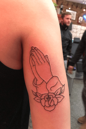 Simple Praying hands  #simple #outline #prayinghands #rose 