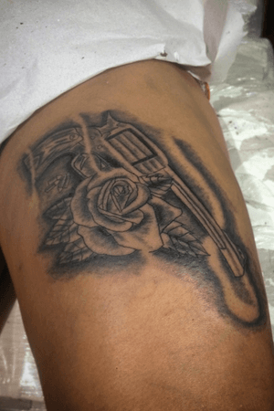Gun and rose 