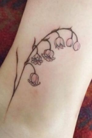 #Maiglöckchen #Blumen #flower #tattoo #frau #fuss #feed #germantattooer#natur #tattoodo #tattoodoambassasor #artist #inkedwoman #inkspector #blackandgrey #Buchstaben#liebe #inked #mone1971# #follow #followforfollower 