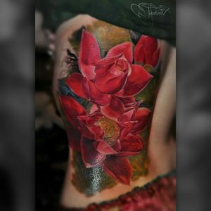 Realistic tattoo with the flowers on the right side. #flowertattoo #flowers #colortattoo #realism 