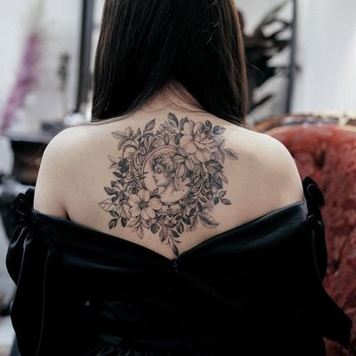 Tattoo by Zihwa #Zihwa #openbookings #cooltattoos #blackandgrey #illustrative #flower #floral #nature #plants #leaves #ivy #portrait #ladyhead #lady #beauty