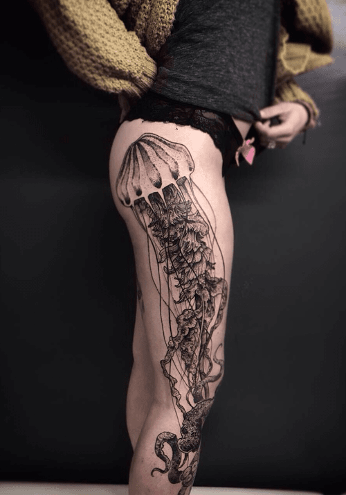 Jellyfish for Rosanna 🖤🖤🖤      #tattoo #tattoos #tatouage #montpellier #blackwork #blackink #sea #darkart #dotwork #france 