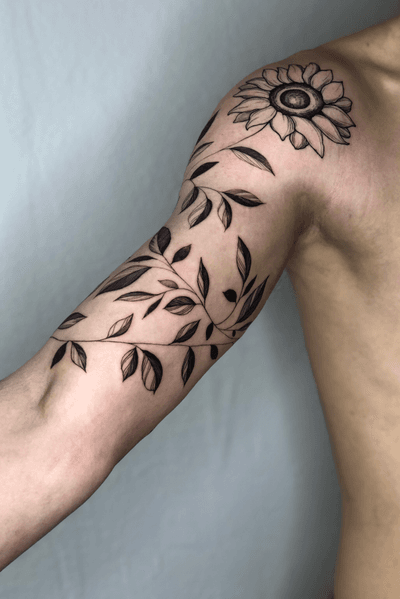 Leaves and sunflowers. #tattoo #tattoos #blackandgreytattoos #inkedmag#myinkaddict #lasvegas #tattooworkers #tattooartist #inked #blacktattoo #tattooart #worldofpencils #artist #floral#floraltattoo #lasvegastattoo #lasvegastattooartist #dotwork #iblackwork #artist #inked #leaves #blxink #sunflower #peonies#crosshatch#blackworkerssubmission