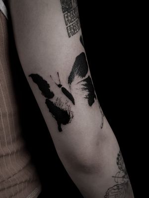 Brush stroke tattoo, Email : hanutattoo@gmail.com , IG :hanu_tattoo #tattoo #tattoodo #brushstroke #blackwork #blackworktattoo #hanutattoo #korea #Seoul #butterfly #butterflytattoo 